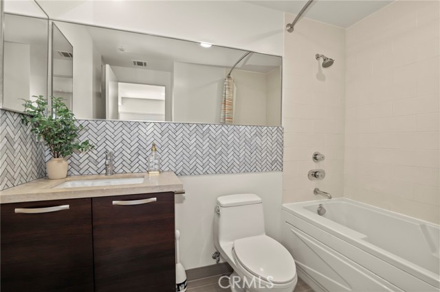 Detail Gallery Image 24 of 43 For 4005 Monroe St #8,  Los Angeles,  CA 90029 - 2 Beds | 2/1 Baths