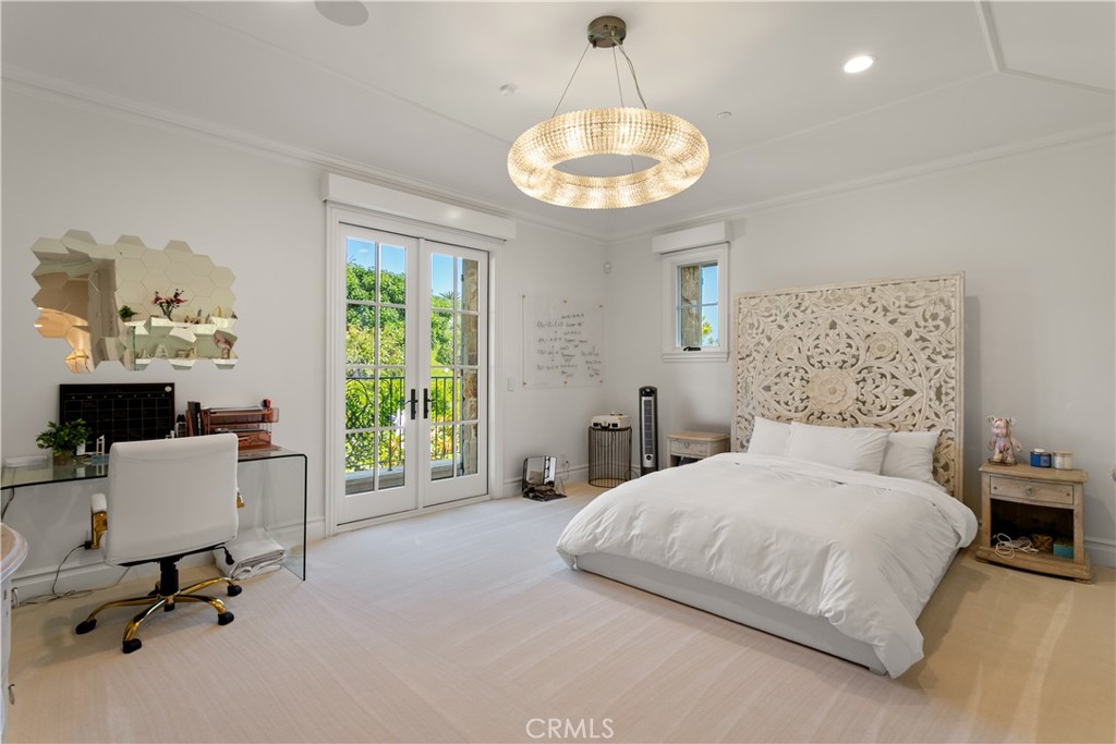 https://media.crmls.org/medias/d86462dd-0368-4601-8c0c-818f73d6fe0c.jpg?preset=X-Large