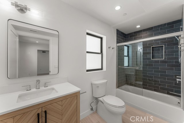 2155 Glenada Avenue, Montrose CA: https://media.crmls.org/medias/d86524b8-278d-4577-adf6-f03ed58db135.jpg