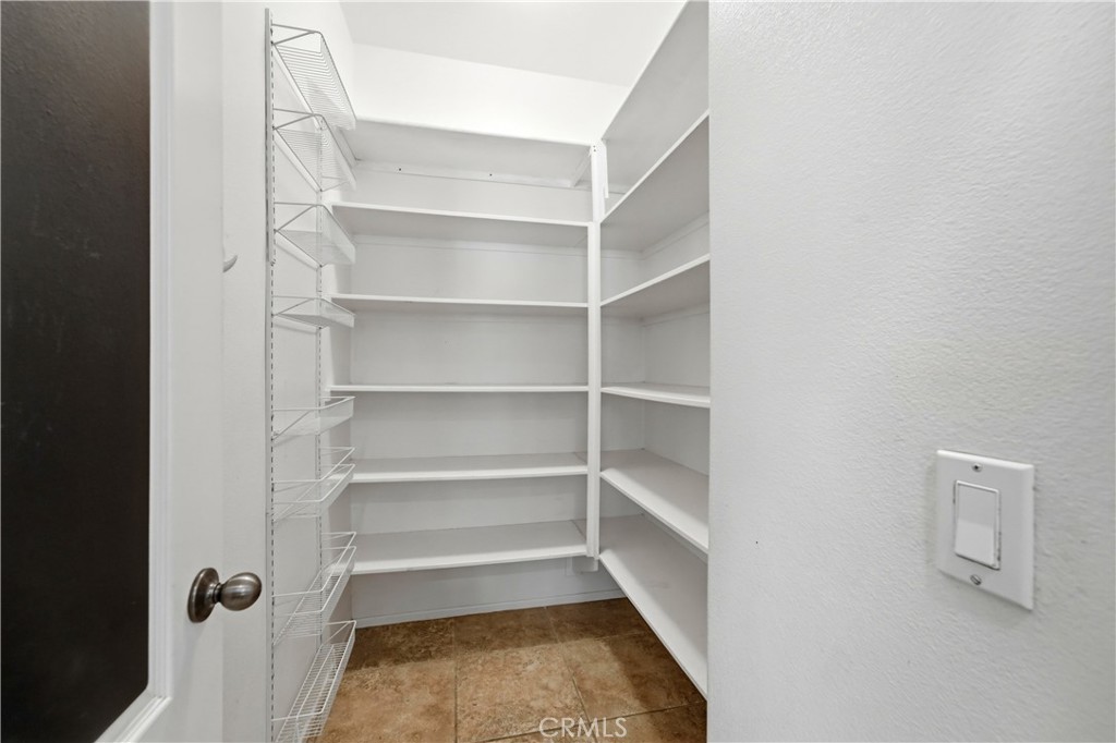 https://media.crmls.org/medias/d8659e71-eafc-4357-b22e-314b48bfbaf8.jpg?preset=X-Large