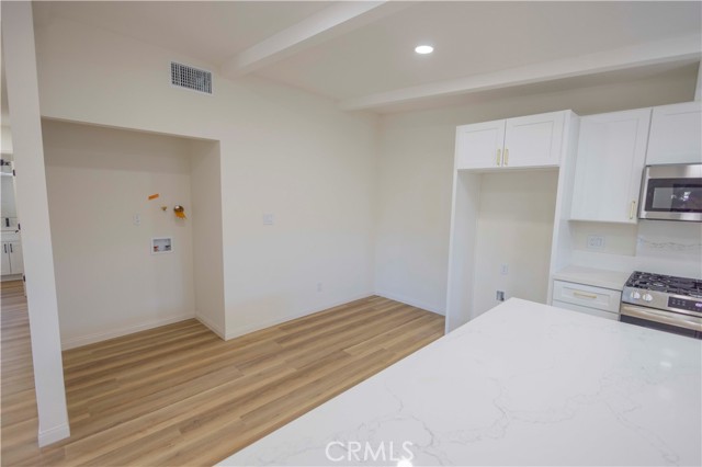 2122 W 10th Street, Santa Ana CA: https://media.crmls.org/medias/d865a5ac-58e4-4c7f-85ba-20caa7293f42.jpg