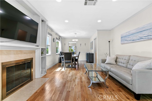 3348 Burritt Way, La Crescenta CA: https://media.crmls.org/medias/d8661f70-481e-4262-a159-904ad5605eff.jpg