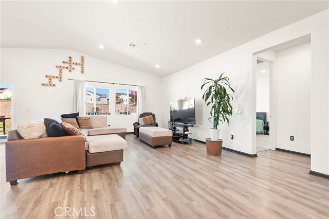 Detail Gallery Image 13 of 59 For 26616 Baneberry Ct, Menifee,  CA 92585 - 4 Beds | 3 Baths