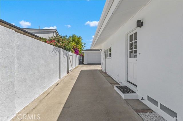2045 Commodore Road, Newport Beach CA: https://media.crmls.org/medias/d86682e6-d81d-4720-9d6b-f28d3e5644d5.jpg