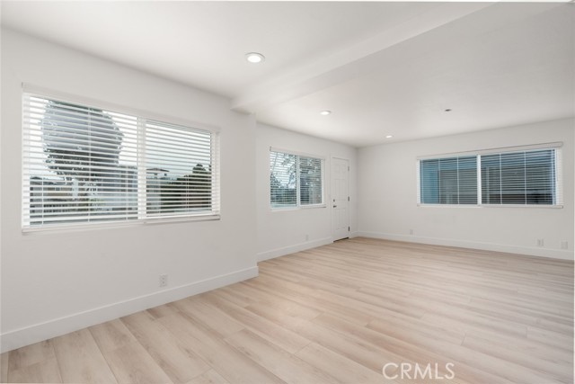 707 1/2 Orchid Avenue, Corona del Mar CA: https://media.crmls.org/medias/d8668eaa-f780-46ca-9a38-f87032b565aa.jpg