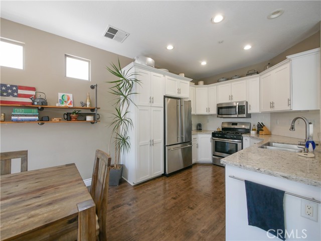 Detail Gallery Image 13 of 34 For 1064 Moreno Way, Placentia,  CA 92870 - 3 Beds | 2/1 Baths