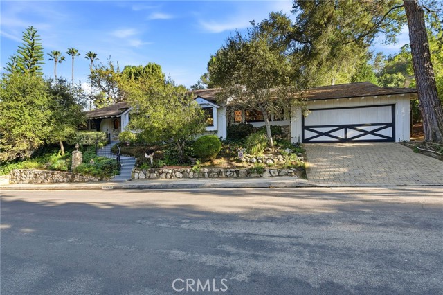 15936 Valley Wood Road, Sherman Oaks CA: https://media.crmls.org/medias/d8696ac2-8523-4ece-853d-1f815fc20a56.jpg