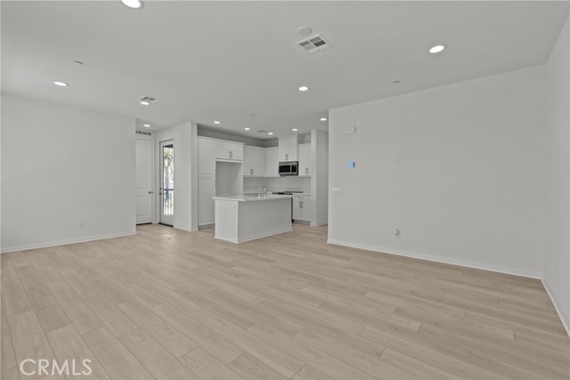 1661 W Broadway Lane, Anaheim CA: https://media.crmls.org/medias/d86986ab-6522-4d4d-bdc7-a9d4e7f26db7.jpg