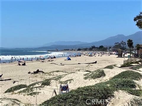 160 Ash Avenue, Carpinteria CA: https://media.crmls.org/medias/d8699ede-26bf-4219-b3af-c218beb77adf.jpg