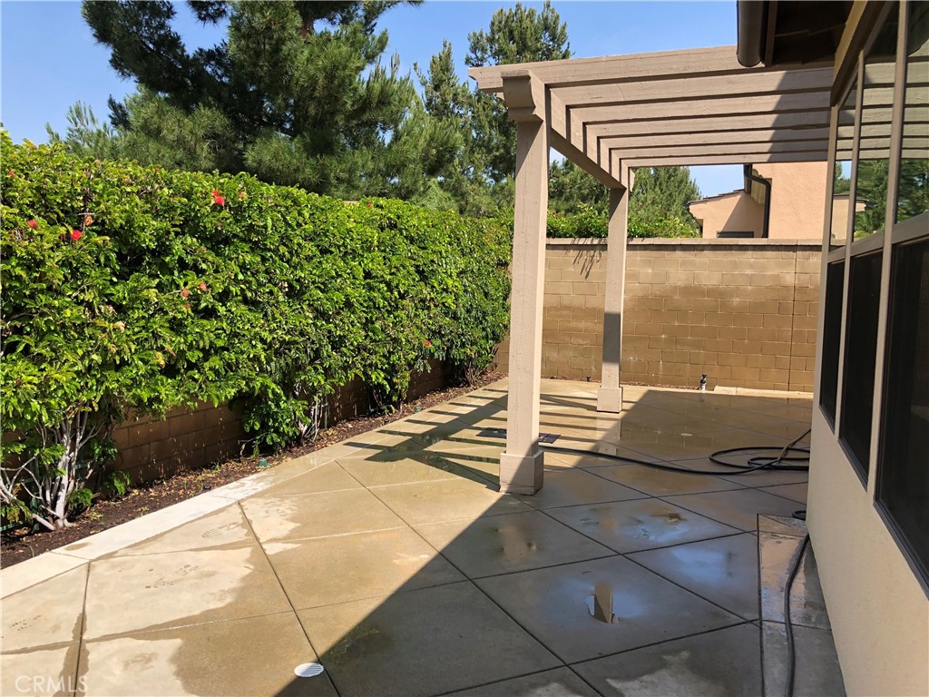 https://media.crmls.org/medias/d869c92c-c8b4-4d51-bf1c-2dd05b0fa1c0.jpg?preset=X-Large