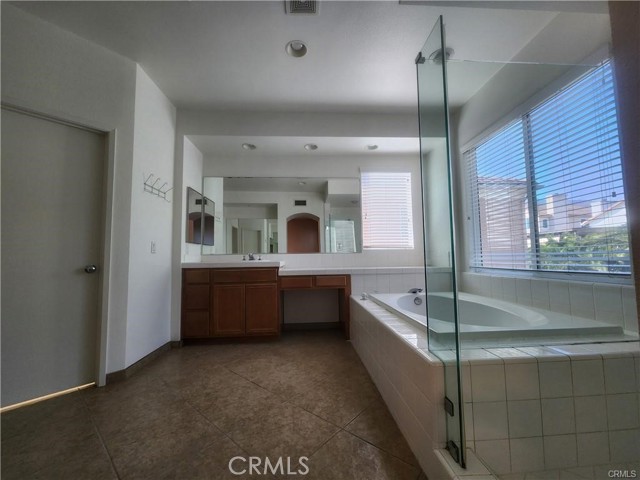 Detail Gallery Image 17 of 30 For 5503 Martingale Way, Fontana,  CA 92336 - 4 Beds | 3/1 Baths