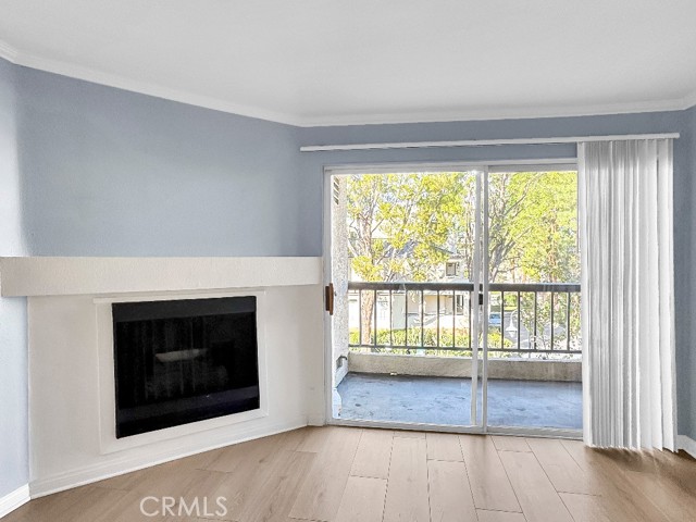 Detail Gallery Image 2 of 20 For 5500 Owensmouth #204,  Woodland Hills,  CA 91367 - 2 Beds | 2 Baths