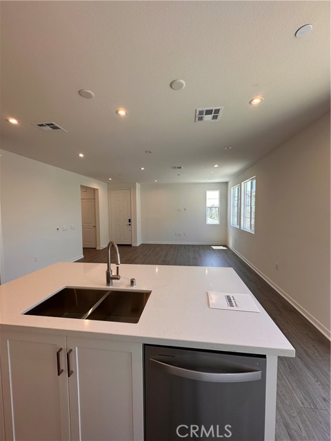 Detail Gallery Image 6 of 36 For 16042 Esparza Ln, Fontana,  CA 92336 - 4 Beds | 2/1 Baths