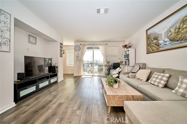 Detail Gallery Image 8 of 31 For 11405 Garvey Ave #B,  El Monte,  CA 91732 - 3 Beds | 3 Baths