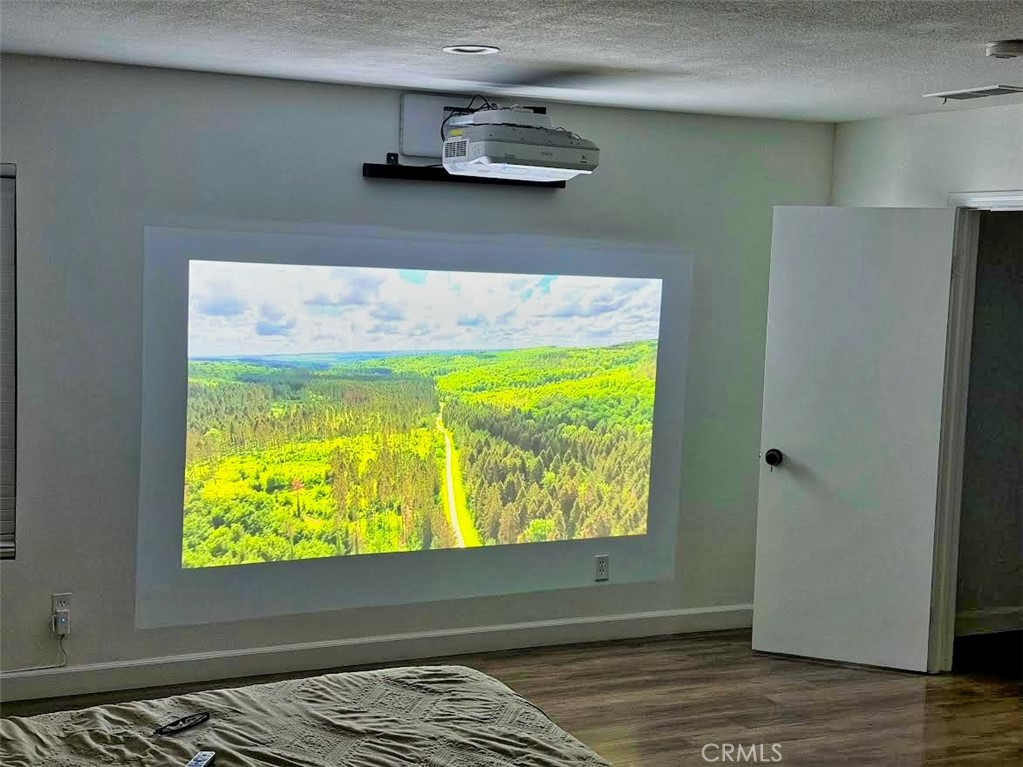 https://media.crmls.org/medias/d86cb4ad-0a7e-4d8a-be0d-8b16efb3347f.jpg?preset=X-Large
