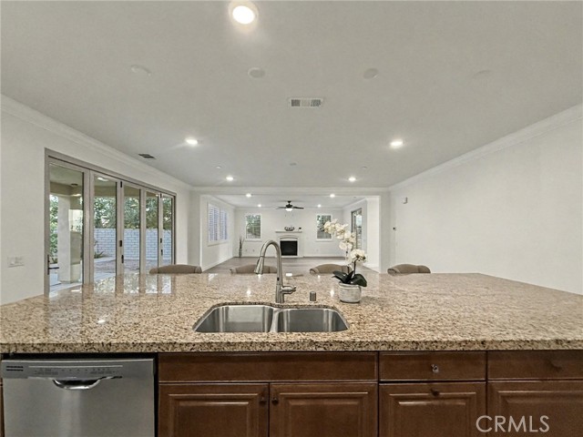 Detail Gallery Image 5 of 26 For 7662 Cabrillo, Corona,  CA 92880 - 5 Beds | 3/1 Baths