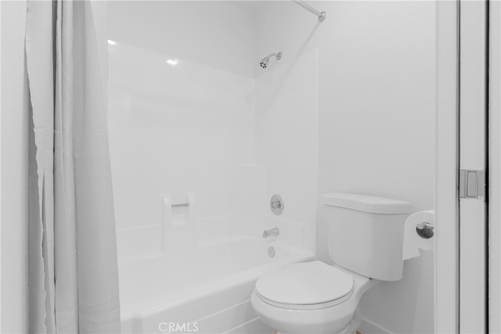 https://media.crmls.org/medias/d86da262-7612-49bb-98d1-0c2716e1cbcc.jpg?preset=X-Large
