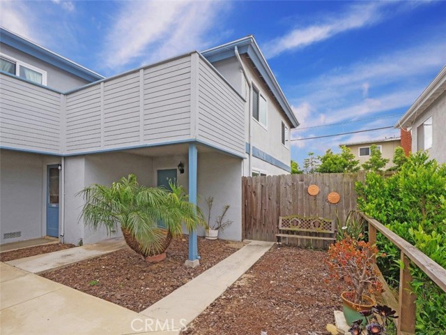 1104 Opal Street, Redondo Beach, California 90277, ,Residential Income,Sold,Opal,SB23101204