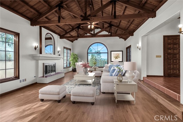 2572 Sunset Drive, Riverside CA: https://media.crmls.org/medias/d86dc697-eafa-40ad-aedf-5beea41e619b.jpg