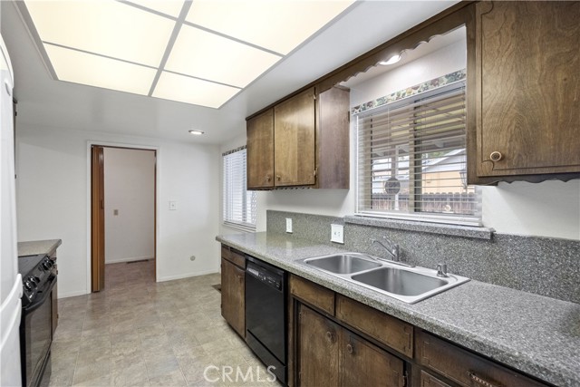 Detail Gallery Image 13 of 52 For 1 Cottage Cir, Chico,  CA 95926 - 3 Beds | 2 Baths