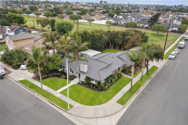17327 Santa Lucia Street, Fountain Valley CA: https://media.crmls.org/medias/d86e87fa-dbb0-4af6-b075-522e19051dec.jpg