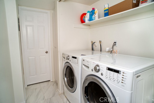 Detail Gallery Image 5 of 17 For 21650 Burbank #115,  Woodland Hills,  CA 91367 - 2 Beds | 2 Baths