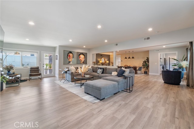 Detail Gallery Image 21 of 40 For 7316 Colbath, Van Nuys,  CA 91405 - 3 Beds | 3 Baths