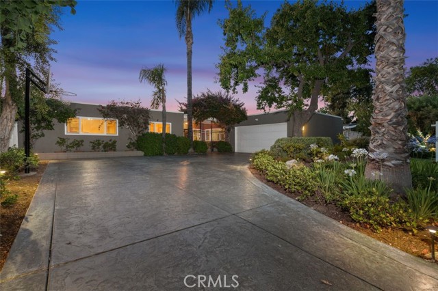 6207 Capistrano Avenue, Woodland Hills CA: https://media.crmls.org/medias/d870a405-b94e-4a30-87e3-5bf8a11ac9d3.jpg