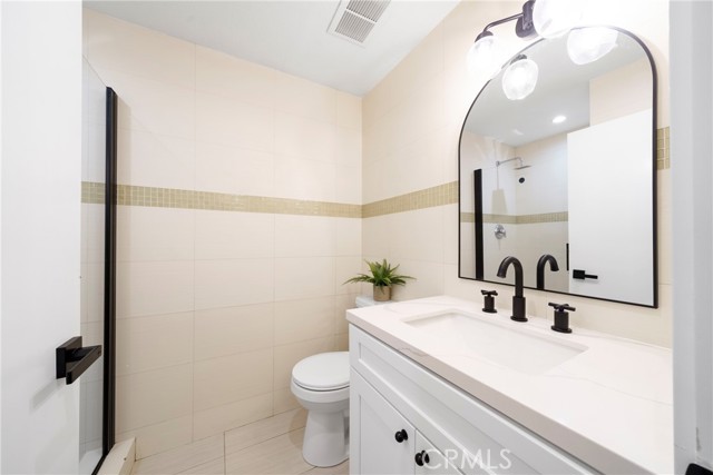 Detail Gallery Image 10 of 32 For 957 S Gramercy Dr #105,  Los Angeles,  CA 90019 - 2 Beds | 2 Baths