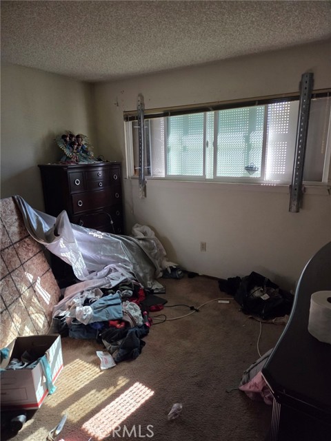 Detail Gallery Image 8 of 11 For 24638 Hemlock Ave, Moreno Valley,  CA 92557 - 4 Beds | 2/1 Baths