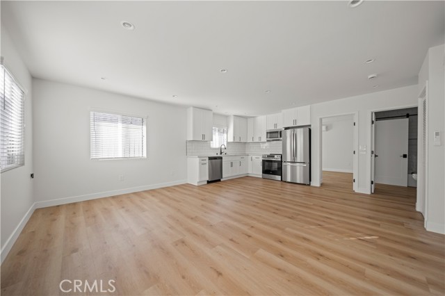 Detail Gallery Image 4 of 27 For 10323 Eldora, Sunland,  CA 91040 - 5 Beds | 4 Baths