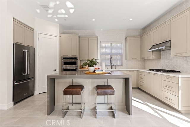 Detail Gallery Image 18 of 75 For 117 Petunia, Irvine,  CA 92618 - 4 Beds | 4 Baths