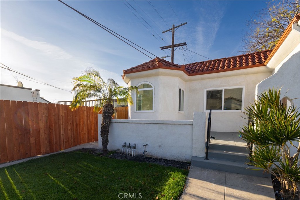 MLS #DW25058878 img 2