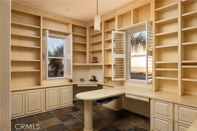 Detail Gallery Image 18 of 25 For 5561 Ocean Terrace Dr, Huntington Beach,  CA 92648 - 4 Beds | 4/1 Baths