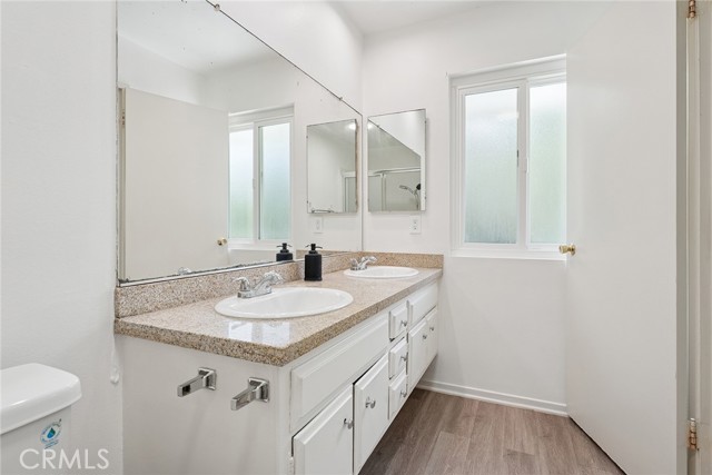 5789 Fairhaven Avenue, Woodland Hills CA: https://media.crmls.org/medias/d872bd61-65c7-447e-a8db-b00c1ecb97e0.jpg