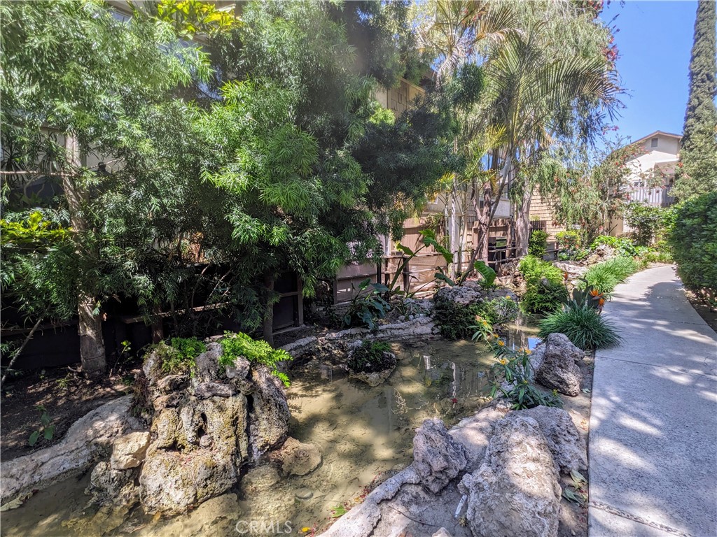 https://media.crmls.org/medias/d8740181-6e2f-4a1b-bd8e-65c65a8f4997.jpg?preset=X-Large