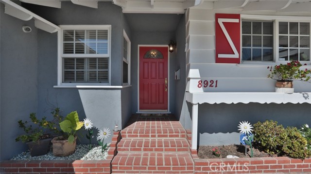 8921 Odessa Avenue photo 2