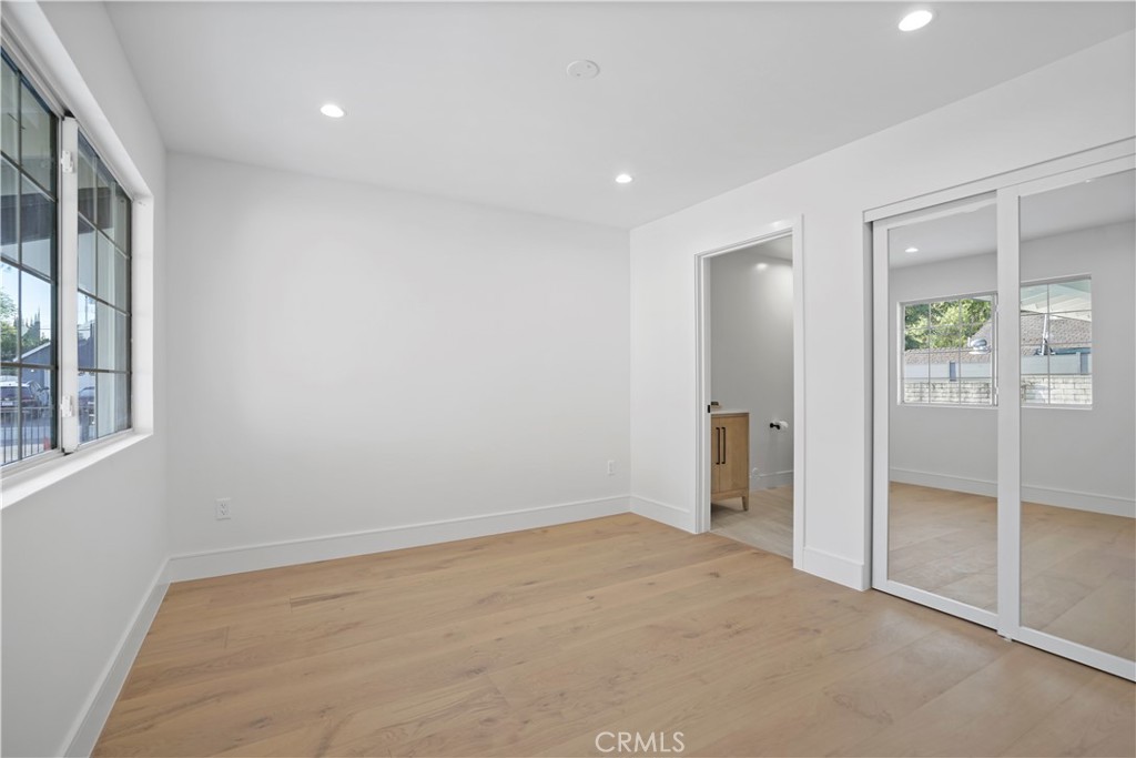 https://media.crmls.org/medias/d8759d7a-14c9-4634-9e19-b6ad087baff8.jpg?preset=X-Large