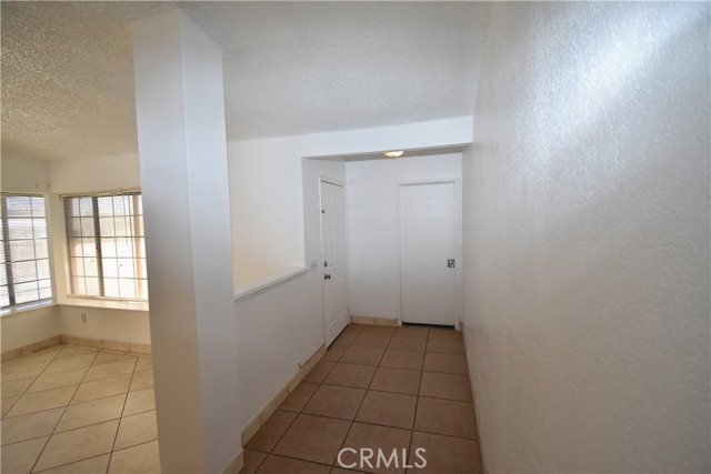 15588 Chaparral Street, Victorville CA: https://media.crmls.org/medias/d8760bff-eb55-42ca-8ec3-dc07cb968359.jpg