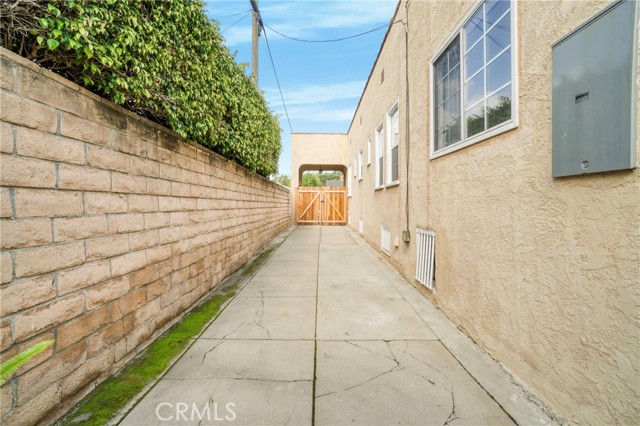 Detail Gallery Image 22 of 45 For 11290 Ivy Pl, Los Angeles,  CA 90064 - 3 Beds | 2 Baths