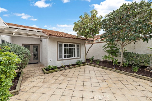 Detail Gallery Image 2 of 36 For 5092 Tero, Laguna Woods,  CA 92637 - 2 Beds | 2 Baths