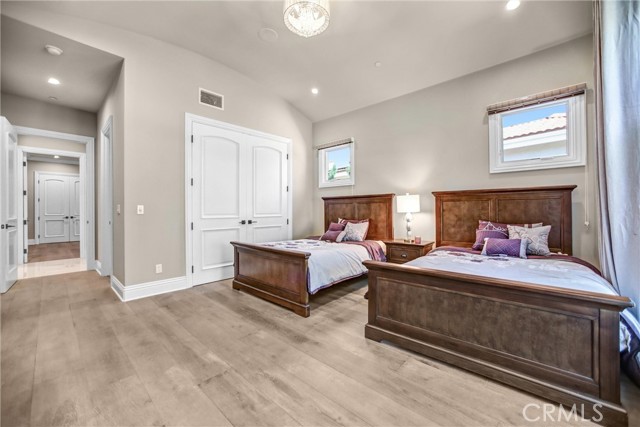 Image 50 of 66 For 240 Woodruff Avenue