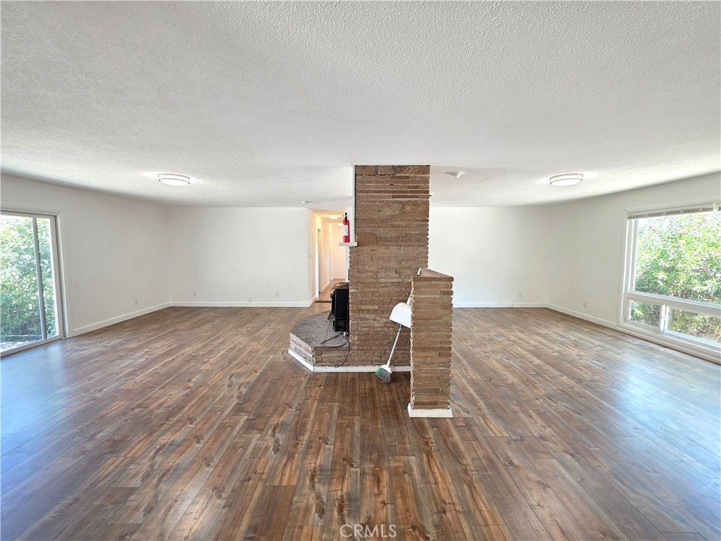 https://media.crmls.org/medias/d8774a05-4f05-4fdb-b510-8a80294c47c9.jpg?preset=X-Large