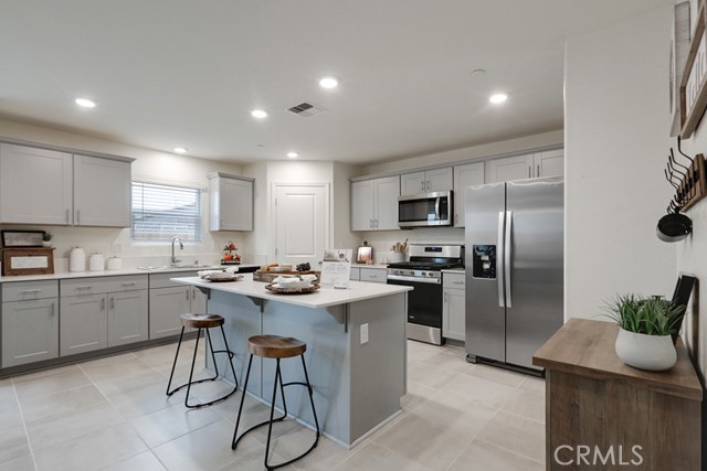 Detail Gallery Image 2 of 27 For 4759 Jema Way #10 B1,  Merced,  CA 95348 - 5 Beds | 3 Baths