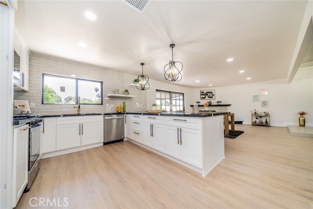 Detail Gallery Image 11 of 58 For 19605 Galway St, Rialto,  CA 92377 - 5 Beds | 3 Baths