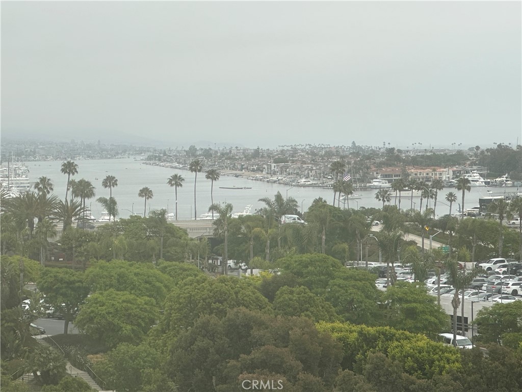 https://media.crmls.org/medias/d8779f7f-4d9e-41a0-94bb-a825541c6b57.jpg?preset=X-Large