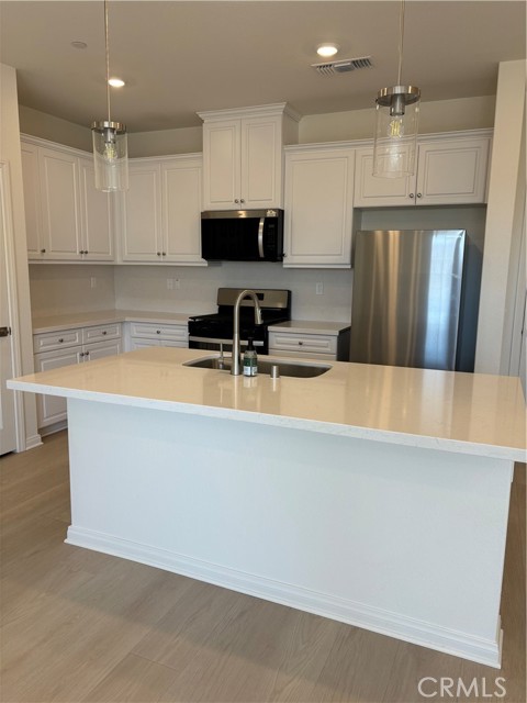 Detail Gallery Image 3 of 23 For 4225 E Carmel Privado, Ontario,  CA 91762 - 3 Beds | 2/1 Baths