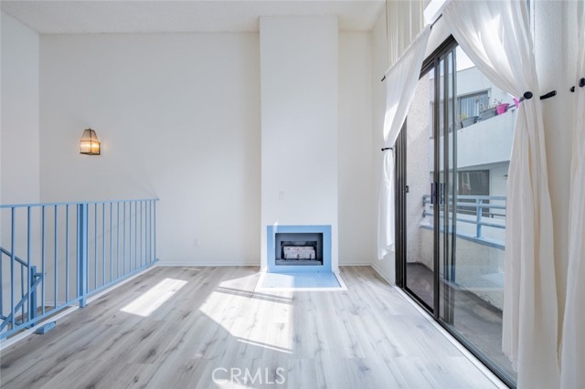 Detail Gallery Image 2 of 27 For 1242 S Holt Ave #104,  Los Angeles,  CA 90035 - 2 Beds | 2/1 Baths