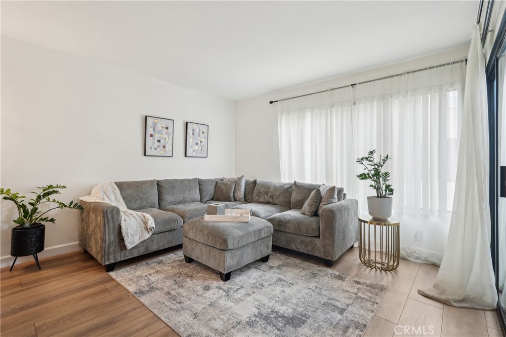 https://media.crmls.org/medias/d879cfab-2477-40b5-a859-f65254645387.jpg?preset=X-Large