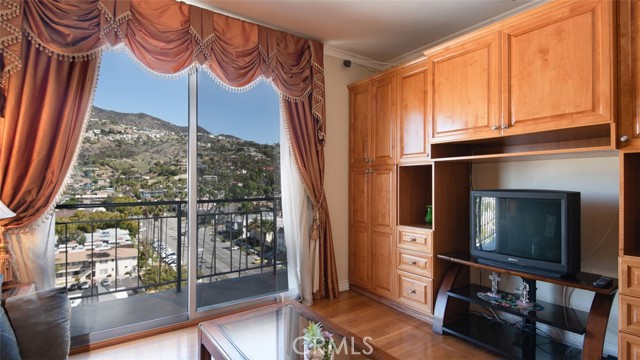 Detail Gallery Image 16 of 55 For 1155 N Brand Bld #1101,  Glendale,  CA 91202 - 3 Beds | 2 Baths